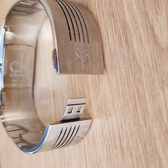 Calvin Klein Metallic Silver Fractal Women's Bracelet Cuff Wristwatch - Picture 8 of 8